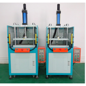 Foam forming machine